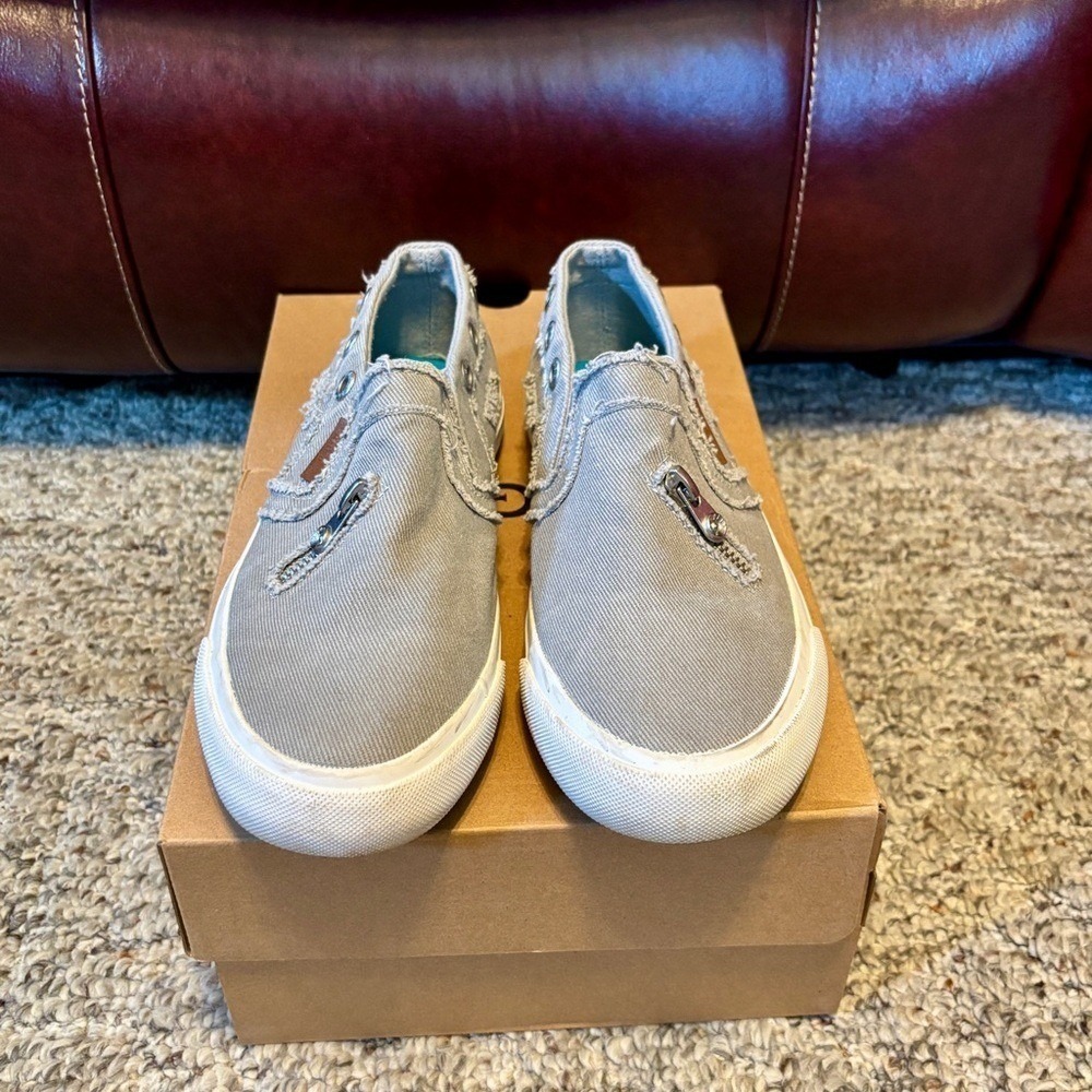 Blowfish Slip-On Canvas Sneakers - Gray Womens size 8